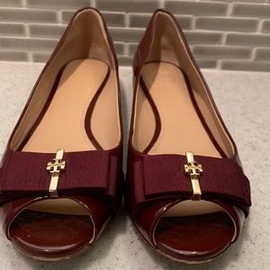 Tory Burch Trudy Demi Wedge Cabernet peep toe 8.5 Excellent